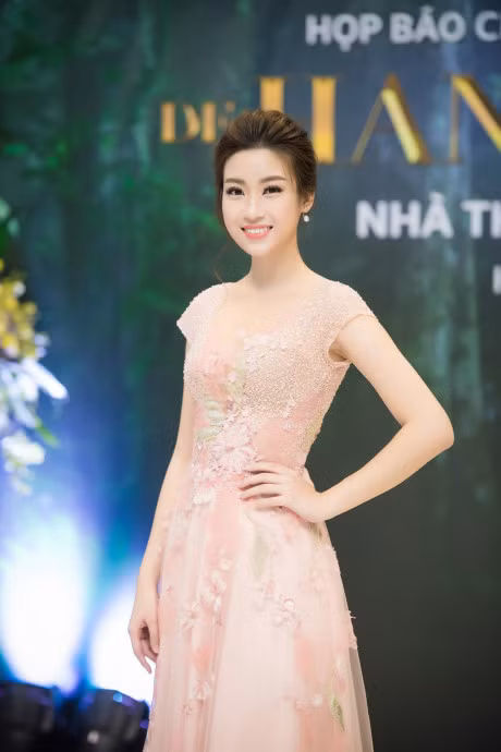 Hoa hau Do My Linh tro thanh 
