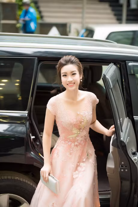 Hoa hau Do My Linh tro thanh 