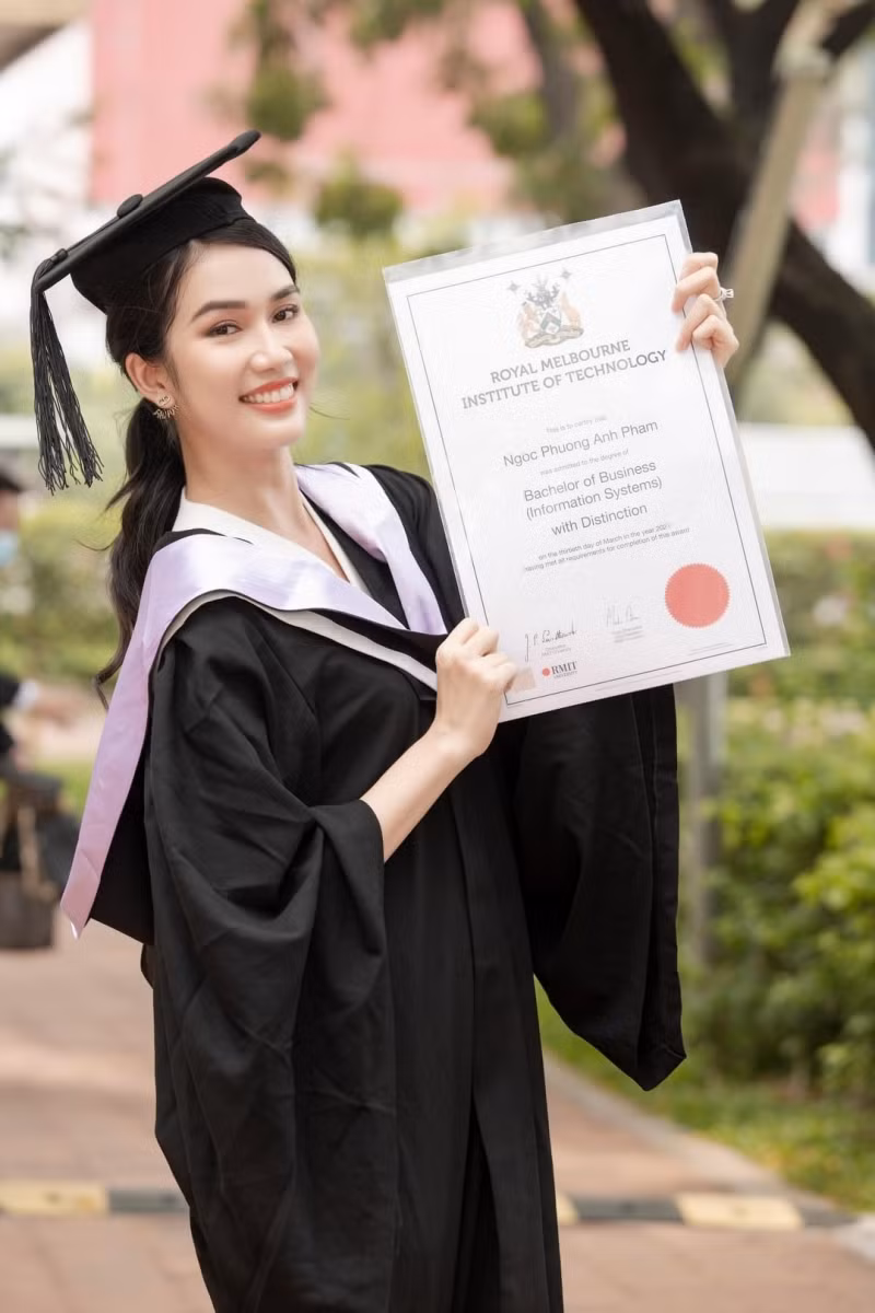 Á hậu Phương Anh tốt nghiệp thủ khoa đầu ra ngành hệ thống quản lý thông tin tại Đại học RMIT.