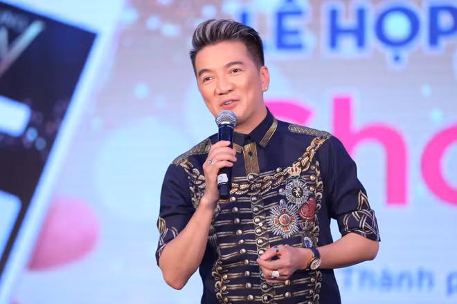 Ca sĩ Đàm Vĩnh Hưng.