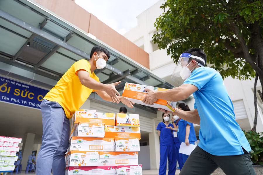 Hơn 110.000 sản phẩm dinh dưỡng Vinamilk đã được tăng cường tiếp sức tuyến đầu tại các trung tâm hồi sức tích cực tại TP Hồ Chí Minh, Bình Dương, Đồng Nai.
