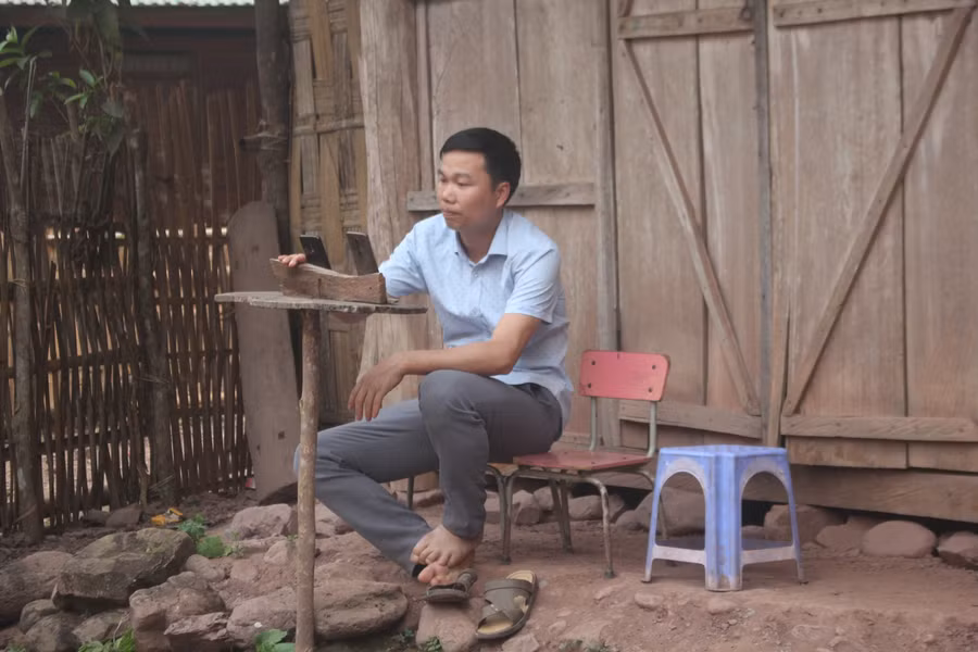 ‘Thiết bị’ tự chế giúp thầy cô có thể bắt được 1 vạch sóng điện thoại.
