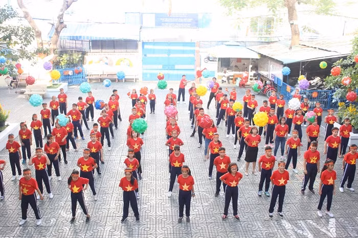 Các em hào hứng tham gia màn nhảy đặc biệt