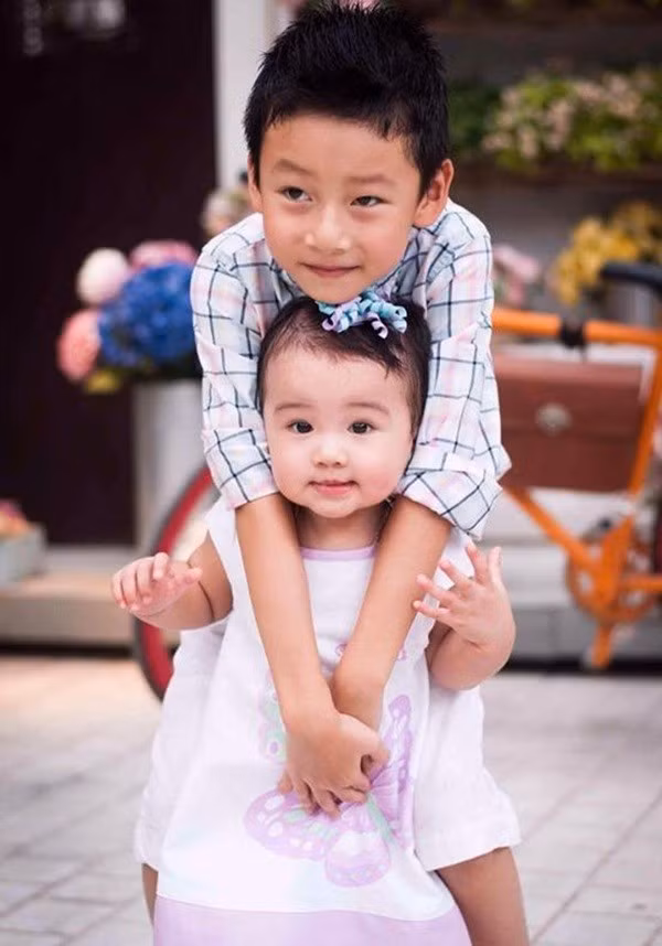 Vẻ thơ ngây đáng yêu của con gái Jennifer Phạm 1