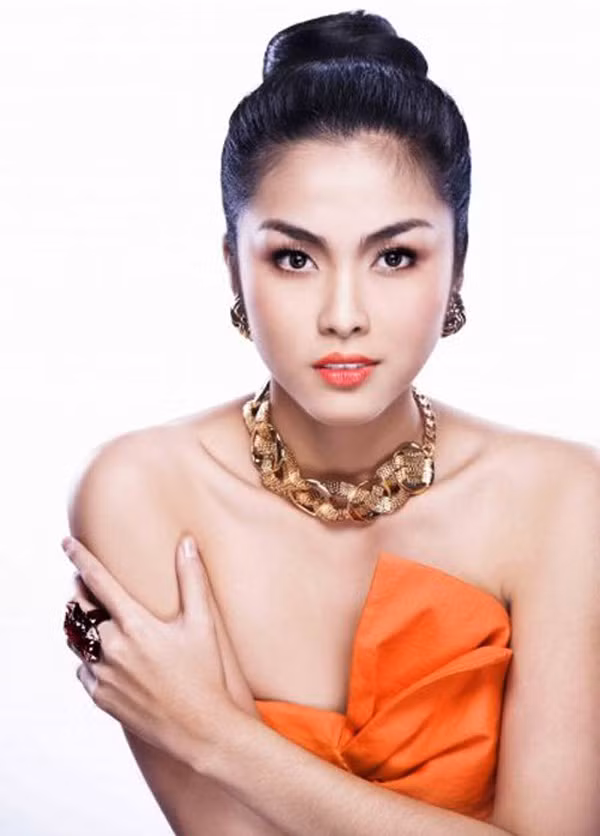 Tăng Thanh Hà là cái tên đầu tiên khi công chúng muốn nhắc đến danh hiệu “ngọc nữ”. Nhờ những vai diễn Lọ Lem trên màn ảnh cộng với hình ảnh trong sáng, hiền hậu cùng lối sống hiếm scandal, cô được coi như “ngọc nữ” số 1 của showbiz Việt. Tăng Thanh Hà là cái tên đầu tiên khi công chúng muốn nhắc đến danh hiệu “ngọc nữ”. Nhờ những vai diễn Lọ Lem trên màn ảnh cộng với hình ảnh trong sáng, hiền hậu cùng lối sống hiếm scandal, Tăng Thanh Hà được coi như “ngọc nữ” số 1 của showbiz Việt.