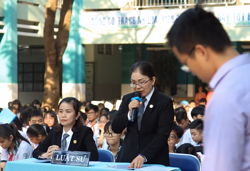 Luật sư bào chữa cho bị cáo tham gia bào chữa