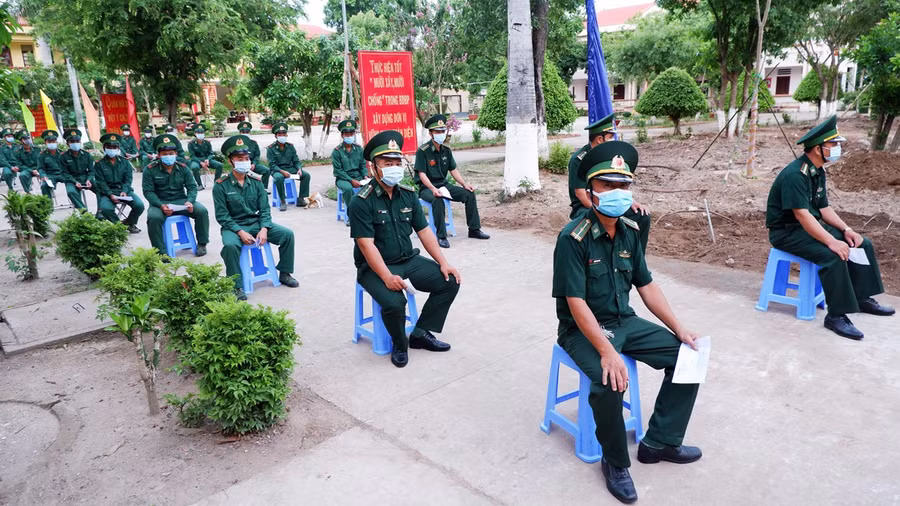 Lực lượng biên phòng An Giang giãn cách, chuẩn bị bỏ phiếu.