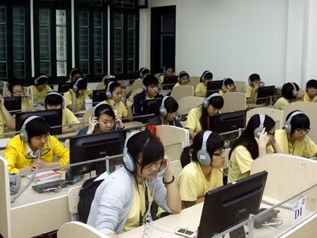 Hà Nội rà soát thiết bị phòng học ngoại ngữ
