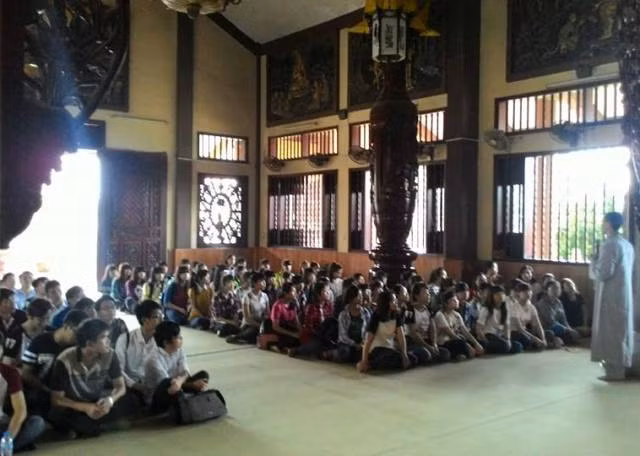 Học sinh Trường THPT Khoái Châu tham quan, trải nghiệm và dự khóa học tại Thiền viện Sùng Phúc - Hà Nội.