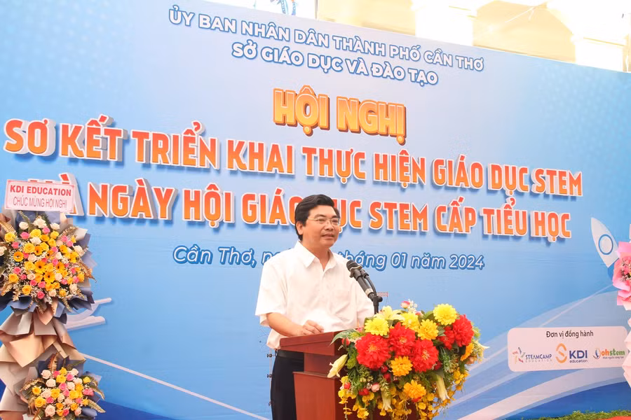 Ông Trần Thanh Bình - Giám đốc Sở GD&amp;ĐT TP Cần Thơ phát biểu tại hội nghị.