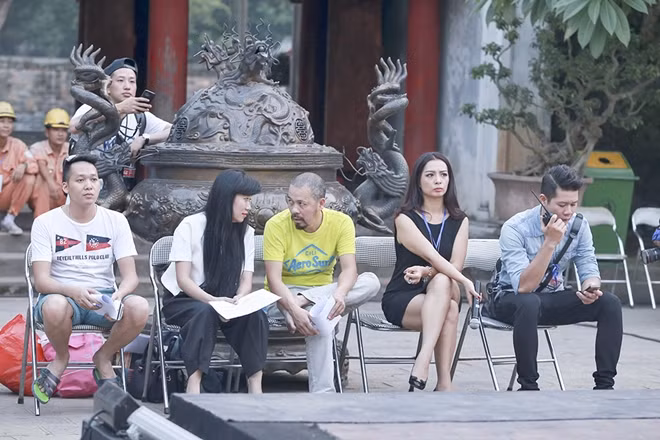 Hoa hậu Dân tộc 2013 mặt mộc đi thử áo dài