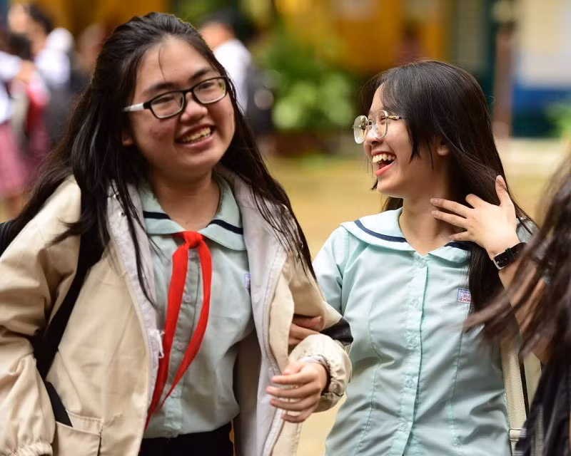 Học sinh vui cùng bạn bè tại trường. Ảnh minh họa