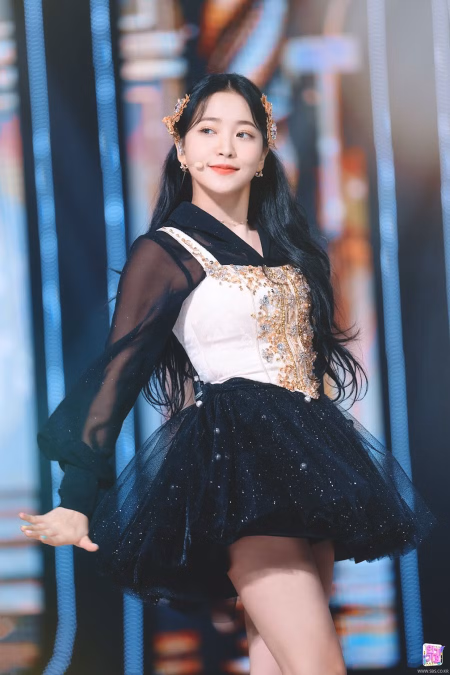 Yeri (Red Velvet): Cùng với việc là maknae của Red Velvet, Yeri còn là giọng ca chính và rapper của nhóm.