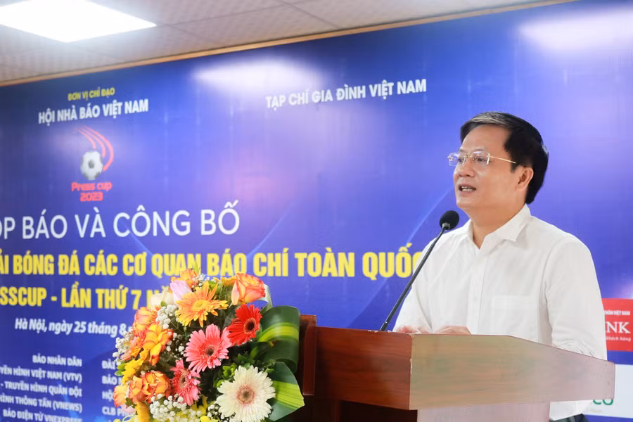 Nhà báo Hồ Minh Chiến, Tổng Biên tập Tạp chí Gia đình Việt Nam, Trưởng BTC Press Cup 2023 phát biểu khai mạc họp báo. Nhà báo Hồ Minh Chiến, Tổng Biên tập Tạp chí Gia đình Việt Nam, Trưởng BTC Press Cup 2023 phát biểu khai mạc họp báo.