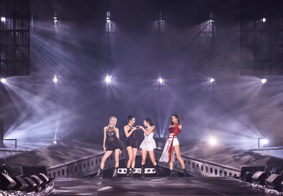 4 cô nàng tài năng và xinh đẹp của nhóm nhạc BLACKPINK. 4 cô nàng tài năng và xinh đẹp của nhóm nhạc BLACKPINK.
