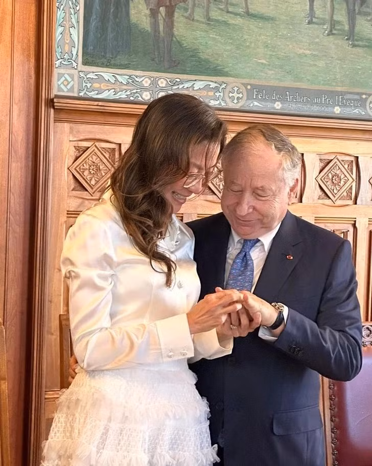 Dương Tử Quỳnh và Jean Todt cùng nhau trao nhẫn cưới. Dương Tử Quỳnh và Jean Todt cùng nhau trao nhẫn cưới.