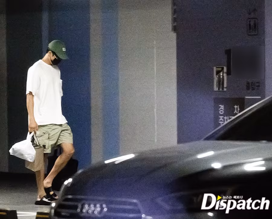 Jisoo (BLACKPINK) và nam diễn viên Ahn Bo Hyun được phát hiện đang hẹn hò.