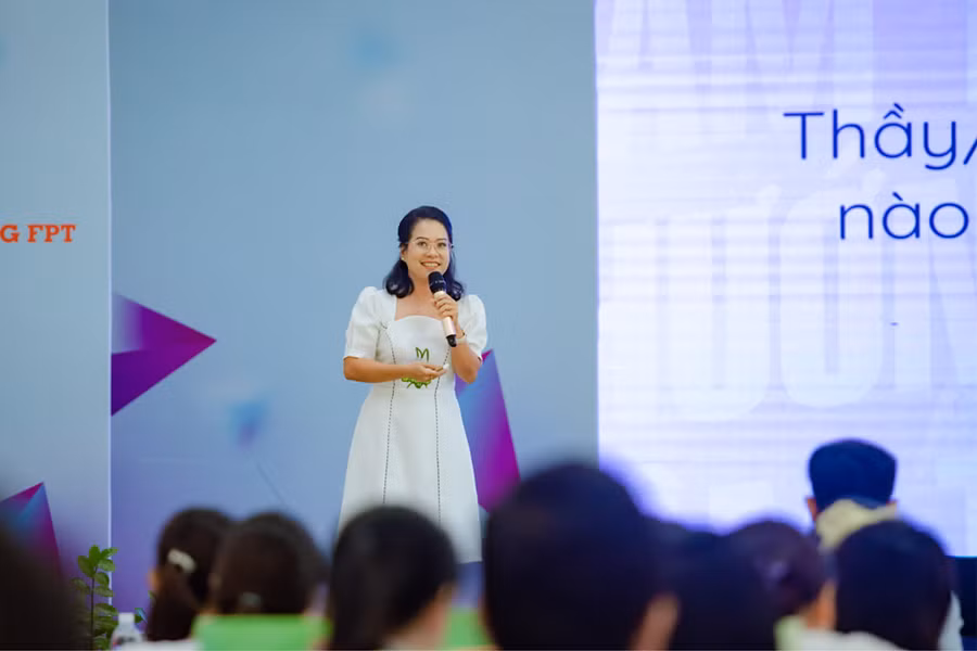 Cô Lê Trương Kim Phượng, Phó Hiệu trưởng Trường THPT FPT Cần Thơ chia sẻ tại hội thảo. Cô Lê Trương Kim Phượng, Phó Hiệu trưởng Trường THPT FPT Cần Thơ chia sẻ tại hội thảo.