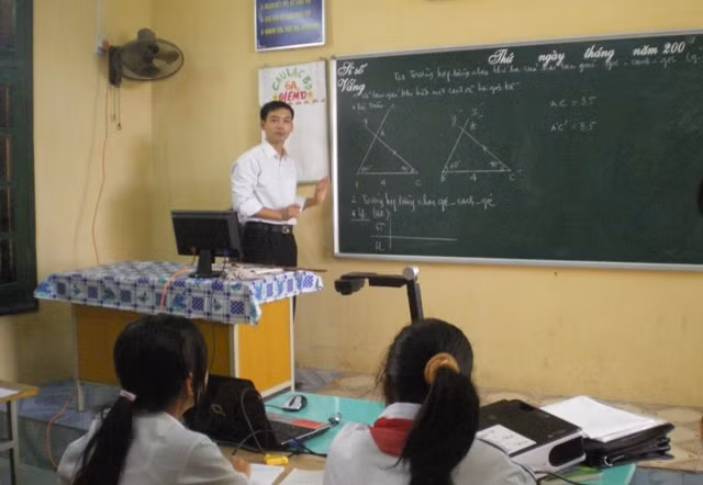 Thầy Hoàng Hải Dương trong một giờ lên lớp Thầy Hoàng Hải Dương trong một giờ lên lớp