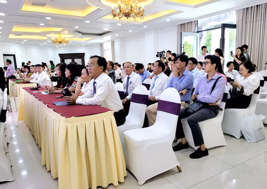 Đại biểu tham dự Hội nghị.
