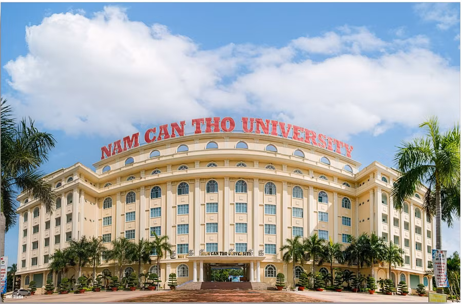 Trường ĐH Nam Cần Thơ.