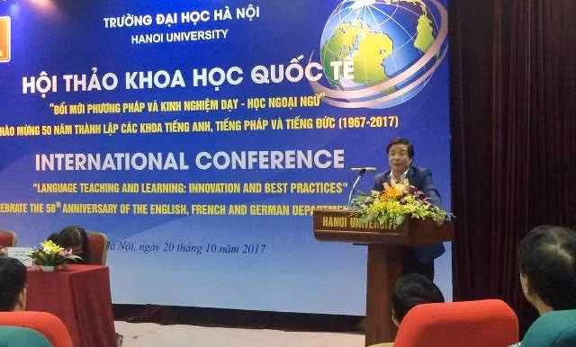 PGS.TSKH Nguyễn Đình Luận – Hiệu trưởng Trường ĐH Hà Nội phát biểu tại hội thảo