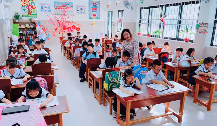 Cô trò Trường Tiểu học Cao Văn Ngọc (Côn Đảo, Bà Rịa – Vũng Tàu). Ảnh: NTCC
