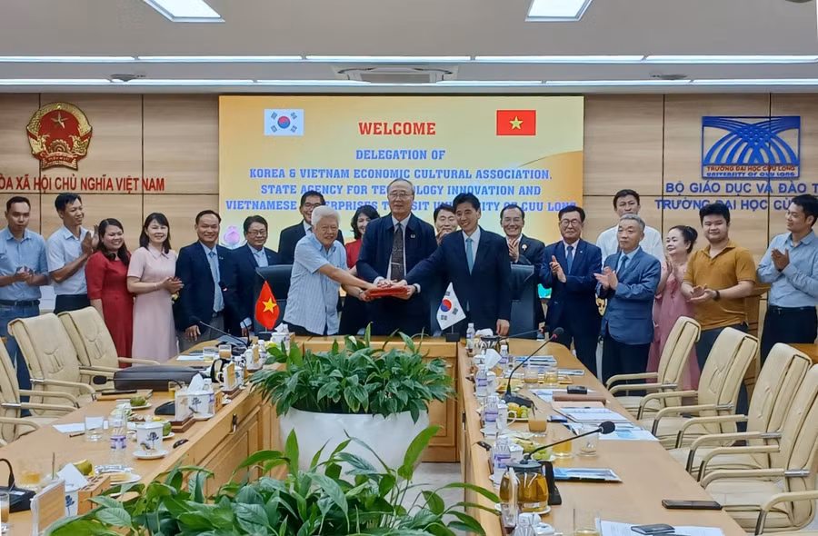 Trường ĐH Cửu Long tiếp và làm việc với đoàn công tác của Hiệp hội Kinh tế, Văn hoá Hàn - Việt (KOVECA).