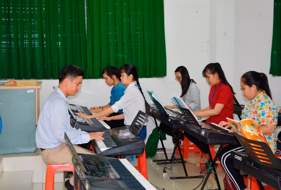 Giờ học của sinh viên ngành Sư phạm Âm nhạc Trường ĐH Đồng Tháp.