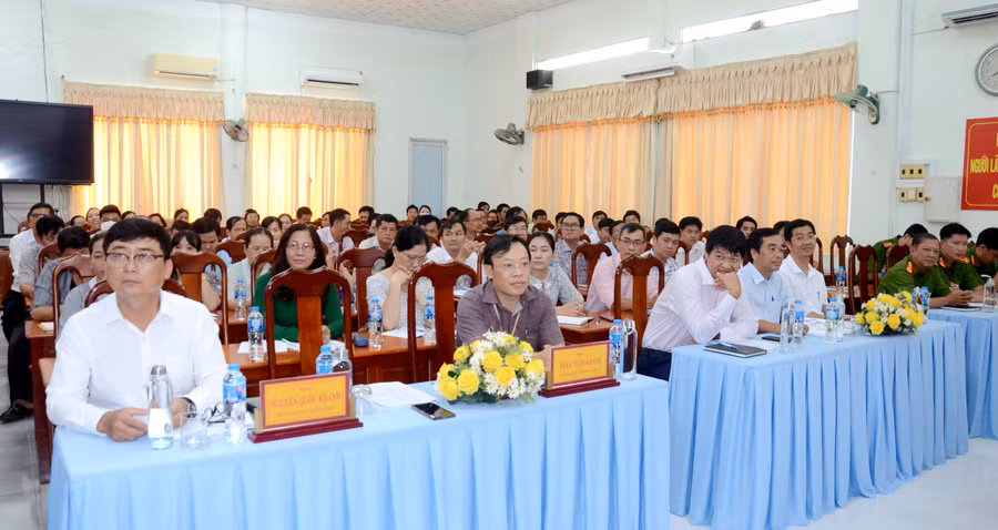 Lãnh đạo Sở GDĐT An Giang và đại biểu tham dự Hội nghị.