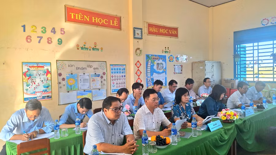 Đại biểu dự giờ dạy thực nghiệm. (Ảnh: Trọng Nhân) Đại biểu dự giờ dạy thực nghiệm. (Ảnh: Trọng Nhân)
