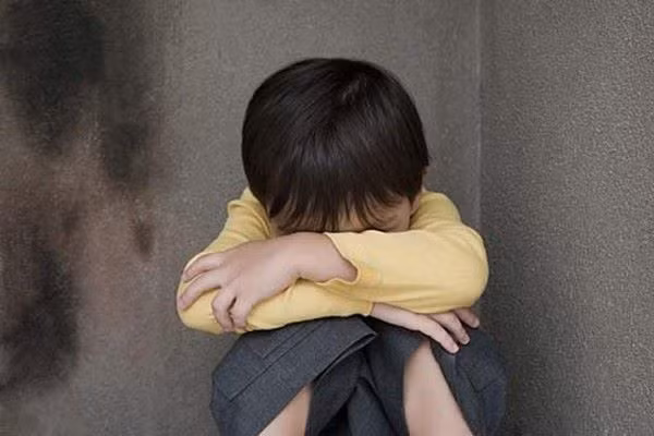 Sang chấn thời thơ ấu có thể để lại hậu quả suốt đời.