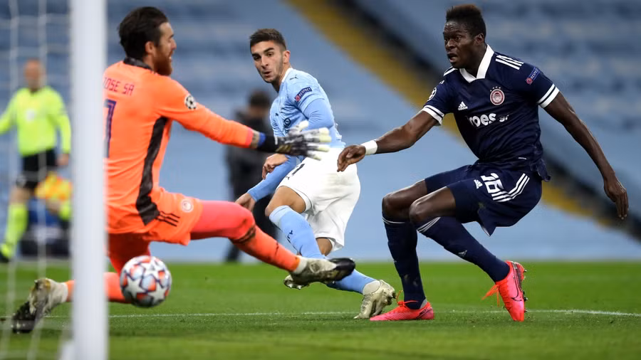 Man City dễ dàng hạ gục Olympiacos 3-0 để đứng đầu bảng C. 