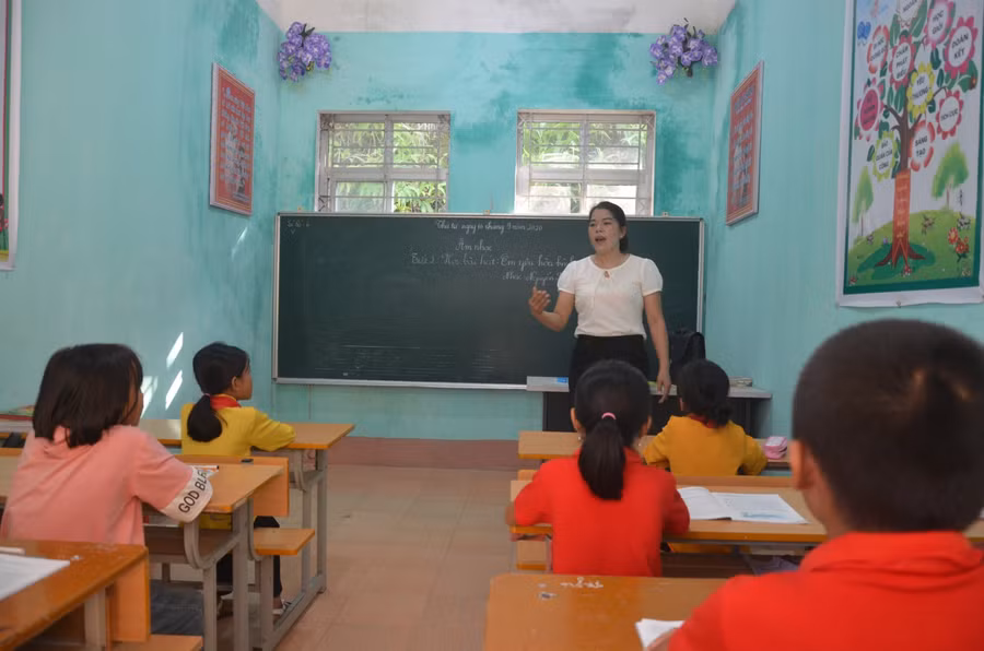 Giờ học âm nhạc của học sinh trường Tiểu học xã Đồng Thắng - huyện Đình Lập - tỉnh Lạng Sơn. Ảnh Đức Duy.