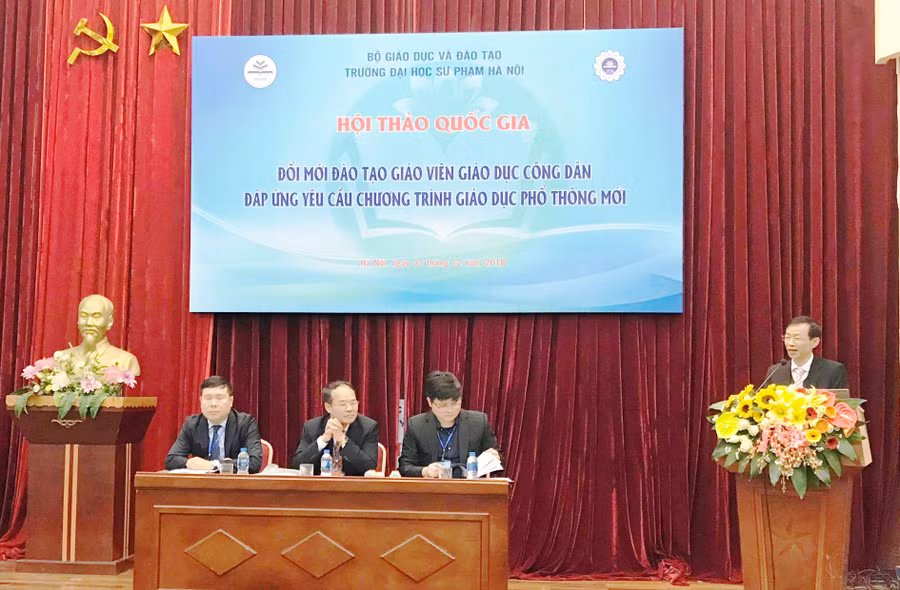 GS.TS. Nguyễn Văn Minh phát biểu tại hội thảo “Đổi mới đào tạo giáo viên Giáo dục công dân đáp ứng yêu cầu chương trình giáo dục phổ thông mới”