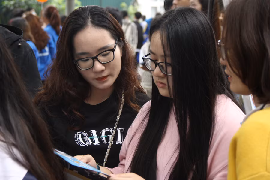 Thí sinh tham dự Ngày hội tư vấn tuyển sinh, hướng nghiệp năm 2024. Ảnh: TG Thí sinh tham dự Ngày hội tư vấn tuyển sinh, hướng nghiệp năm 2024. Ảnh: TG