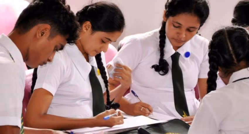 Triển vọng việc làm trong nước mờ mịt nên nhiều sinh viên Sri Lanka muốn đi du học. Triển vọng việc làm trong nước mờ mịt nên nhiều sinh viên Sri Lanka muốn đi du học.