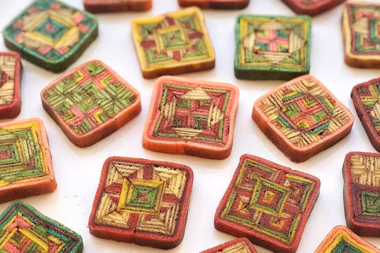 Món bánh Kek Lapis Sarawak.