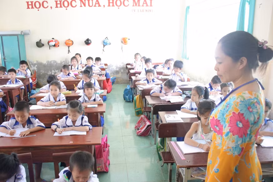 Cần điều chỉnh quy định về chứng chỉ bồi dưỡng tiêu chuẩn chức danh nghề nghiệp giáo viên, nếu chưa phù hợp. Ảnh minh họa: Q. Ngữ.