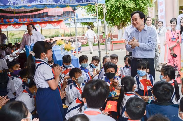 Chương trình "Điều ước cho em" không chỉ mang đến những phần quà ý nghĩa mà còn mang đến niềm vui cho học sinh, giáo viên và phụ huynh.