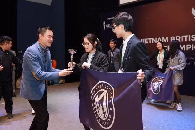Phương Linh cùng đồng đội nhận Giải Á quân Bảng Việt, đồng thời danh hiệu Người nói tốt thứ nhì bảng Việt cũng thuộc về Phương Linh.