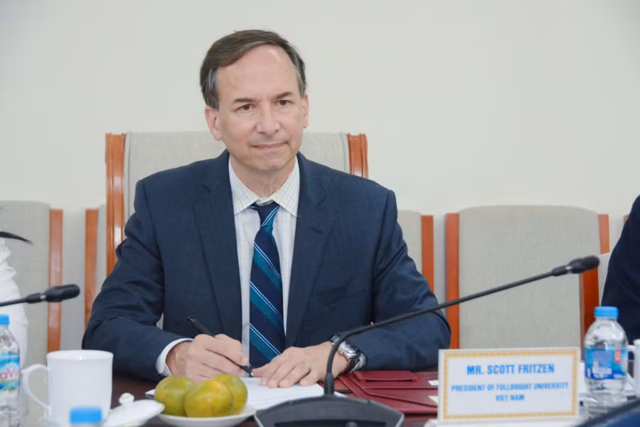 Ông Scott Fritzen phát biểu tại buổi làm việc.