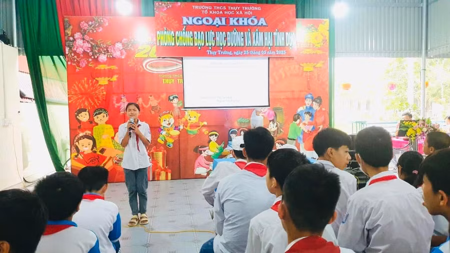 Ngoại khóa phòng chống bạo lực học đường và xâm hại tình dục tại Trường THCS Thụy Trường. Ảnh: NTCC Ngoại khóa phòng chống bạo lực học đường và xâm hại tình dục tại Trường THCS Thụy Trường. Ảnh: NTCC