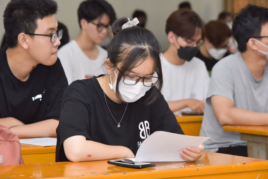 Thí sinh tham dự kỳ thi đánh giá tư duy năm 2022 của ĐH Bách khoa Hà Nội. Ảnh: TG Thí sinh tham dự kỳ thi đánh giá tư duy năm 2022 của ĐH Bách khoa Hà Nội. Ảnh: TG