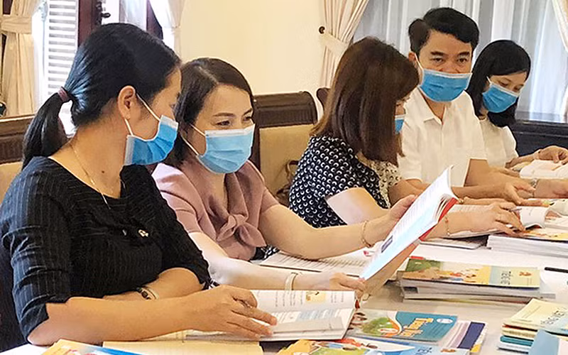 Minh bạch trong lựa chọn sách giáo khoa mới tại các địa phương.
