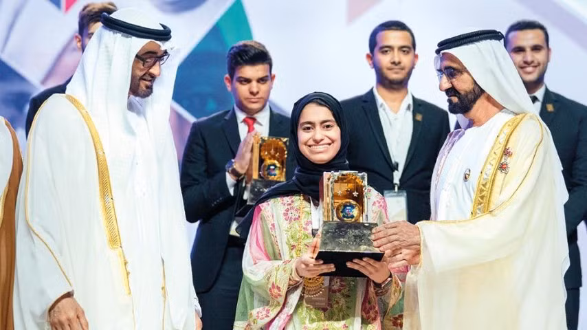 Fatima được nhận giải thưởng Nhà phát minh trẻ tuổi nhất UAE.