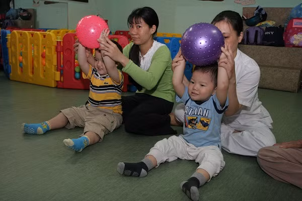 Phát hiện trẻ tự kỷ, cách nào?