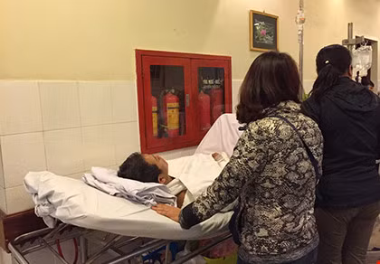 Vụ đàn chó lao vào cắn chủ: Nạn nhân bị đứt gân, phải phẫu thuật 2 lần