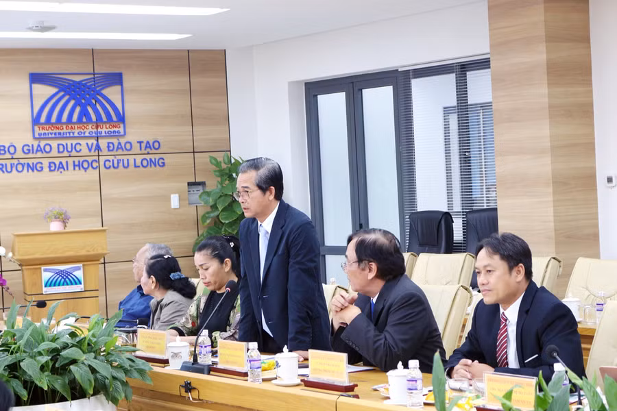 Ông Seng Pagnarith - Giám đốc Sở Y tế tỉnh Prey Veng phát biểu tại buổi làm việc. Ông Seng Pagnarith - Giám đốc Sở Y tế tỉnh Prey Veng phát biểu tại buổi làm việc.