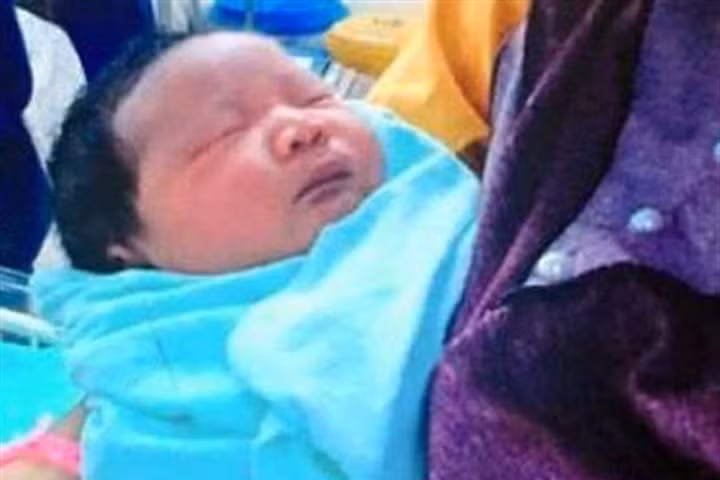 Mất con, cặp vợ chồng vào viện bắt cóc trẻ sơ sinh